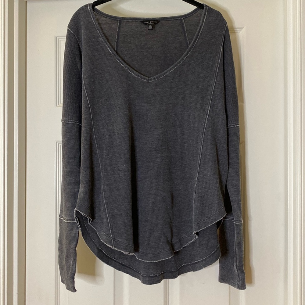 Lucky long-sleeved grey tee
